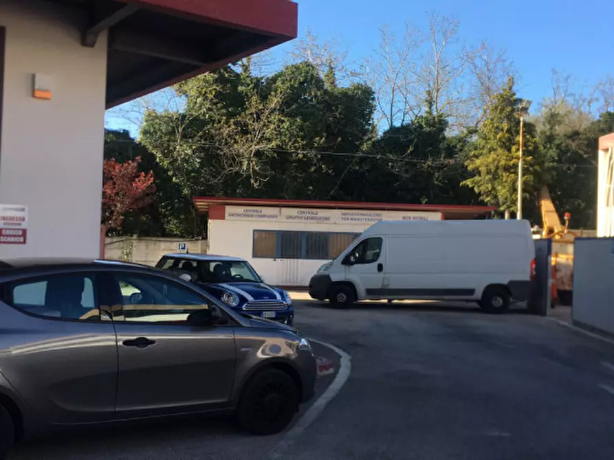 Immagine 8 di Magazzino in affitto  in via Cavllotti a Montesilvano