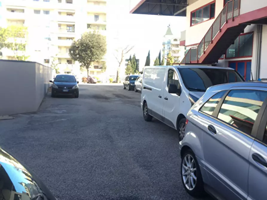 Immagine 11 di Magazzino in affitto  in via Cavllotti a Montesilvano