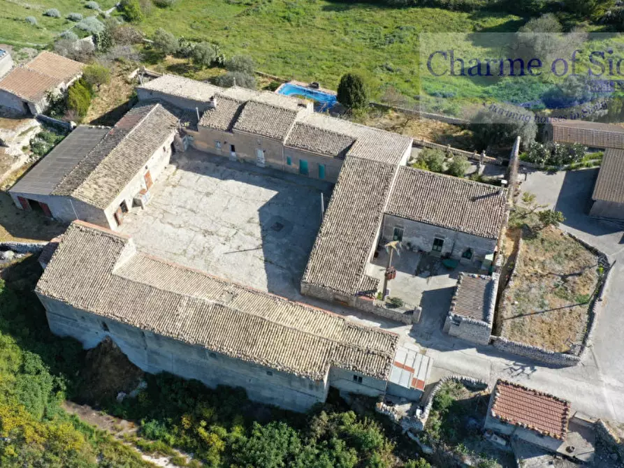 Immagine 1 di Villa in vendita  in VAL DI NOTO a Noto