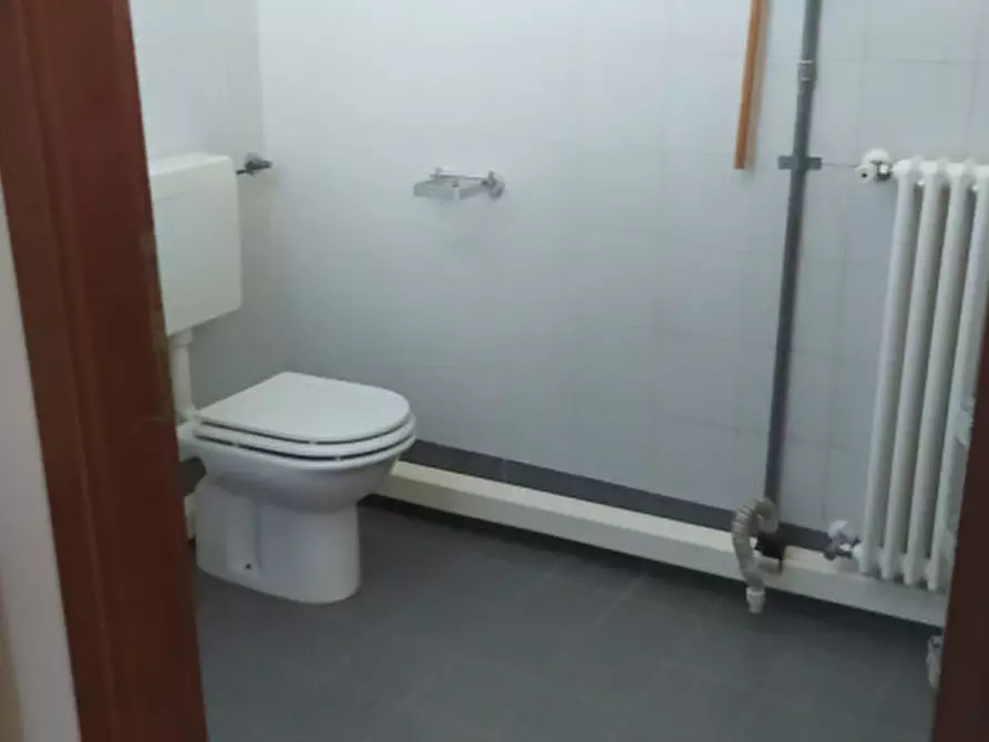 Immagine 2 di Negozio in affitto  in via dante alighieri a Casalserugo