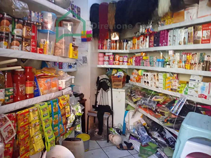 Immagine 7 di Negozio in vendita  in VIA TRISTANO CARACCIOLO,4 a Napoli