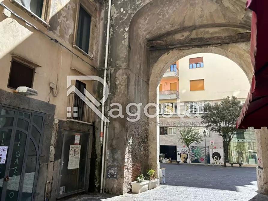 Immagine 1 di Negozio in affitto  in vicolo portanova 31/35 a Salerno