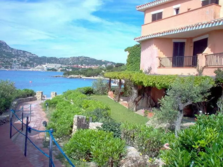 Immagine 18 di Appartamento in vendita  a Arzachena