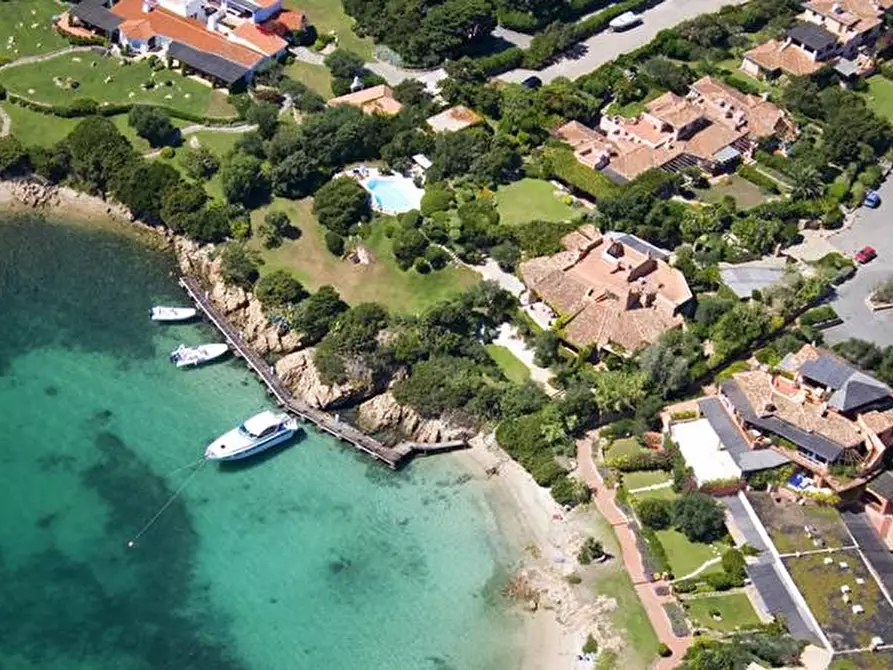 Immagine 19 di Appartamento in vendita  a Arzachena