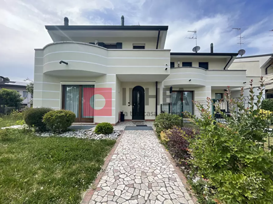 Immagine 14 di Villa in vendita  a Silea