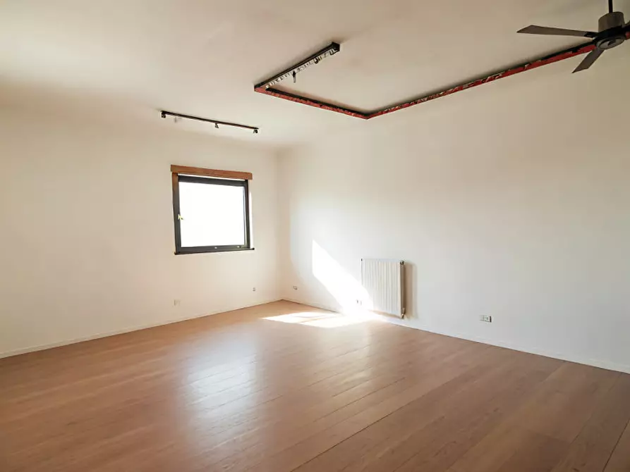 Immagine 1 di Negozio in affitto  in via dell'ippodromo a Padova