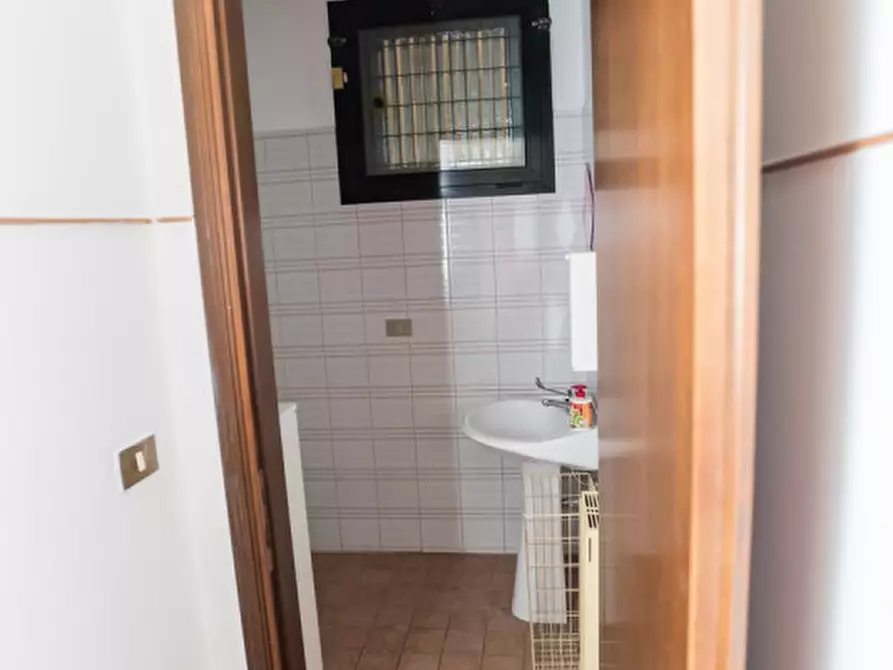 Immagine 12 di Negozio in affitto  in via dell'ippodromo a Padova