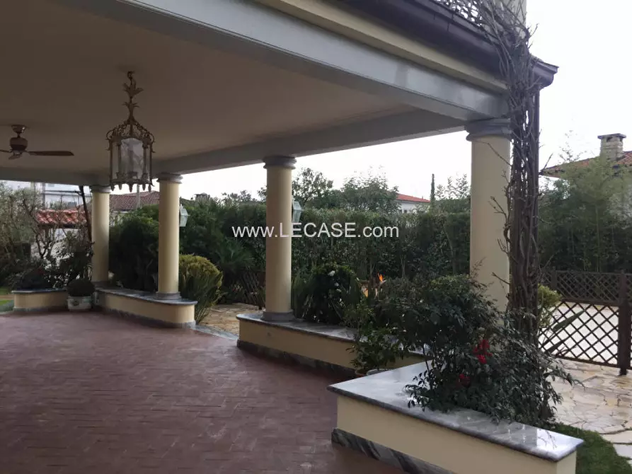 Immagine 2 di Villa in affitto  in via Matteotti a Forte Dei Marmi