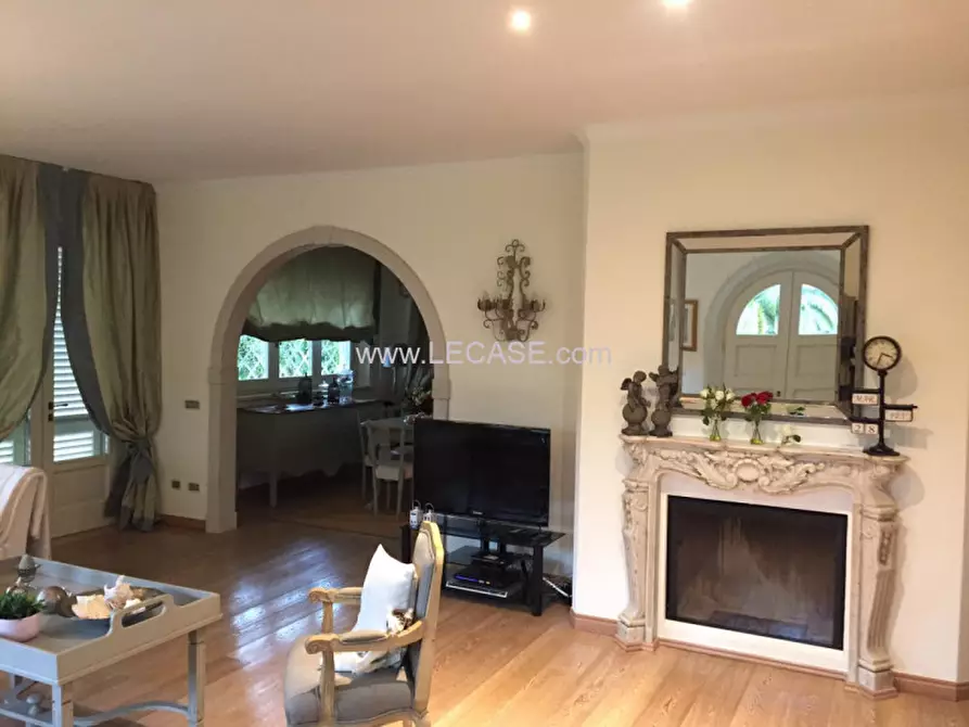 Immagine 4 di Villa in affitto  in via Matteotti a Forte Dei Marmi