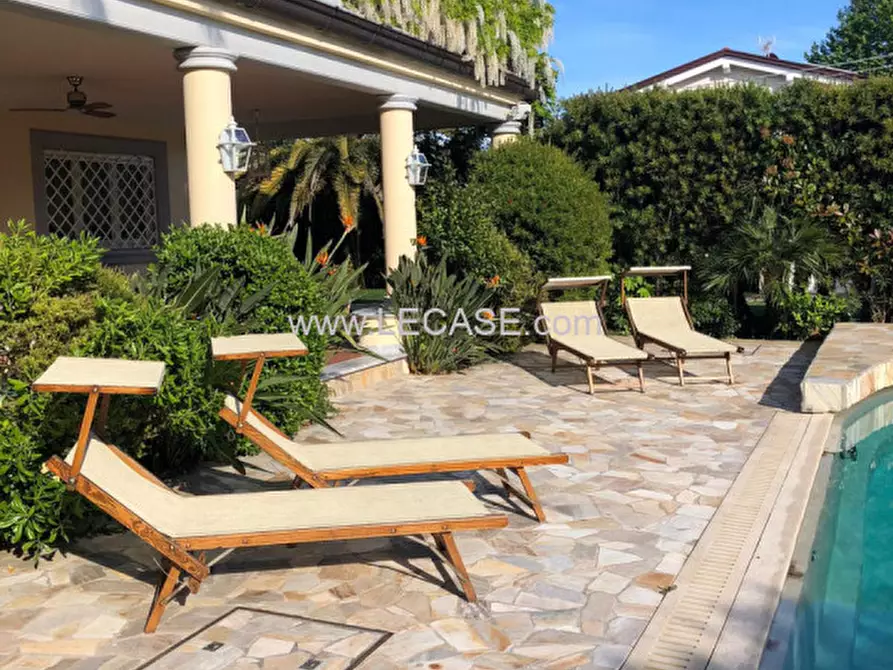 Immagine 10 di Villa in affitto  in via Matteotti a Forte Dei Marmi