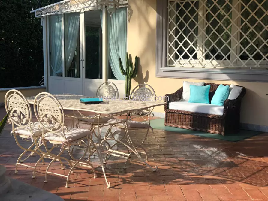 Immagine 18 di Villa in affitto  in via Matteotti a Forte Dei Marmi