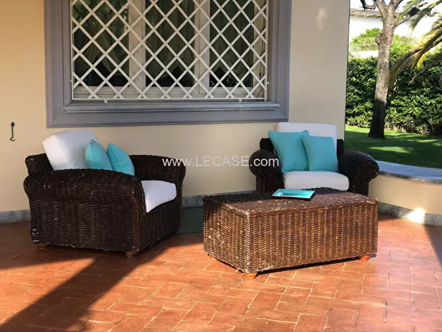 Immagine 26 di Villa in affitto  in via Matteotti a Forte Dei Marmi