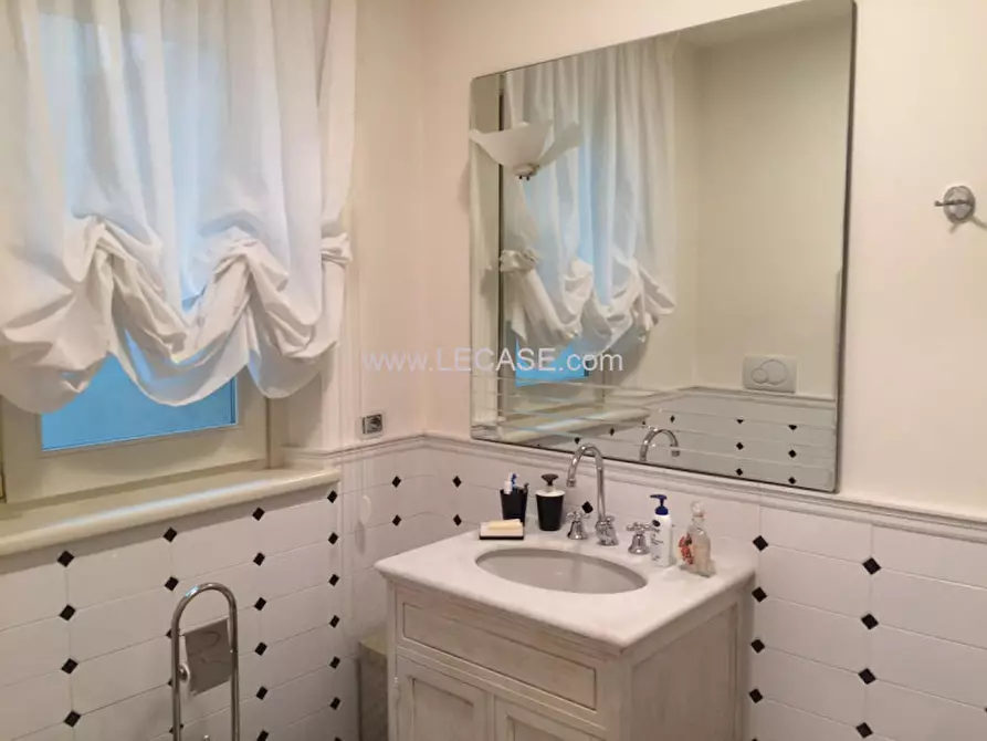 Immagine 32 di Villa in affitto  in via Matteotti a Forte Dei Marmi