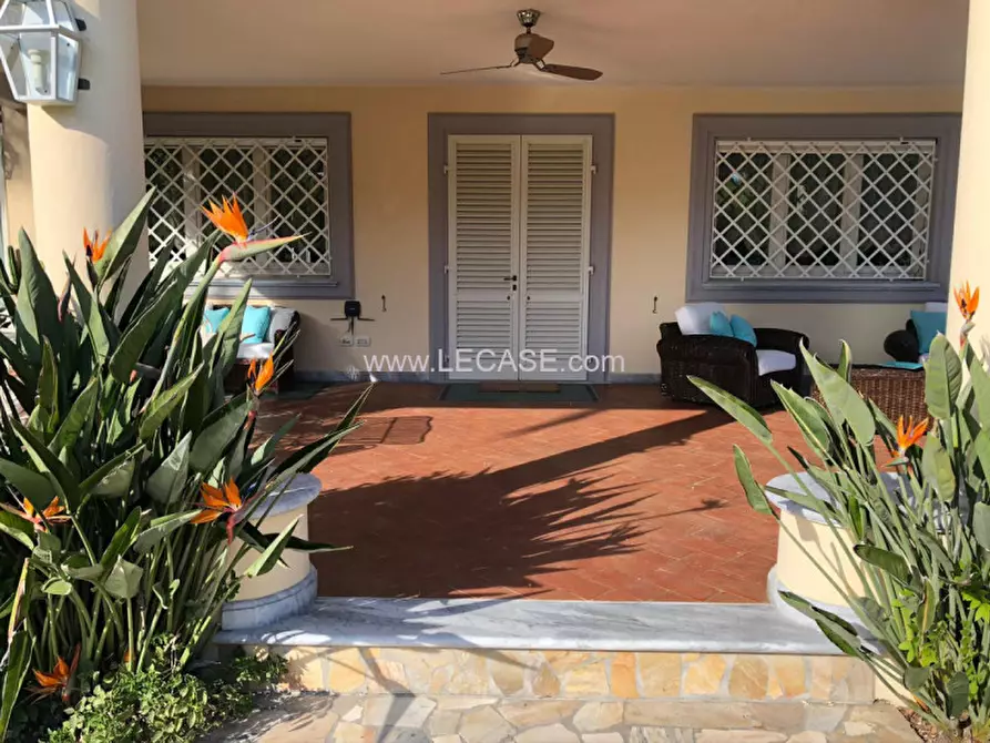 Immagine 33 di Villa in affitto  in via Matteotti a Forte Dei Marmi