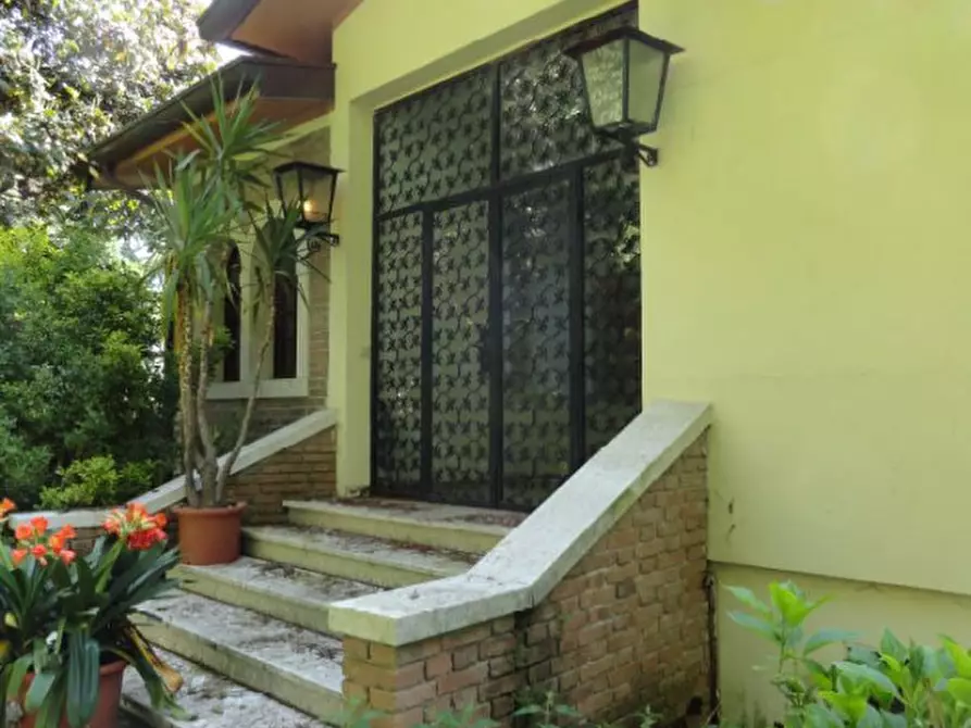 Immagine 2 di Villa in vendita  in Via Selva 76 a Aviano