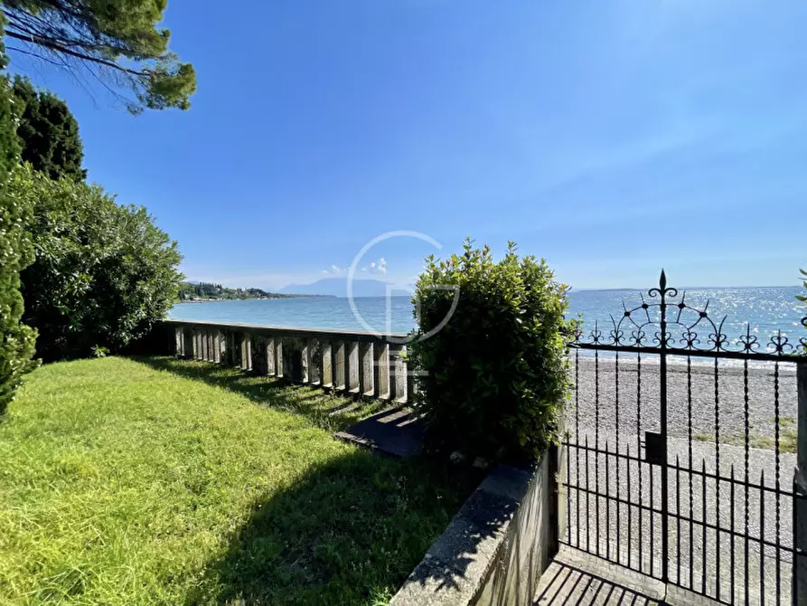 Immagine 6 di Appartamento in vendita  a Padenghe Sul Garda