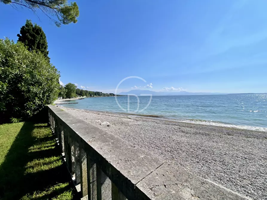 Immagine 8 di Appartamento in vendita  a Padenghe Sul Garda