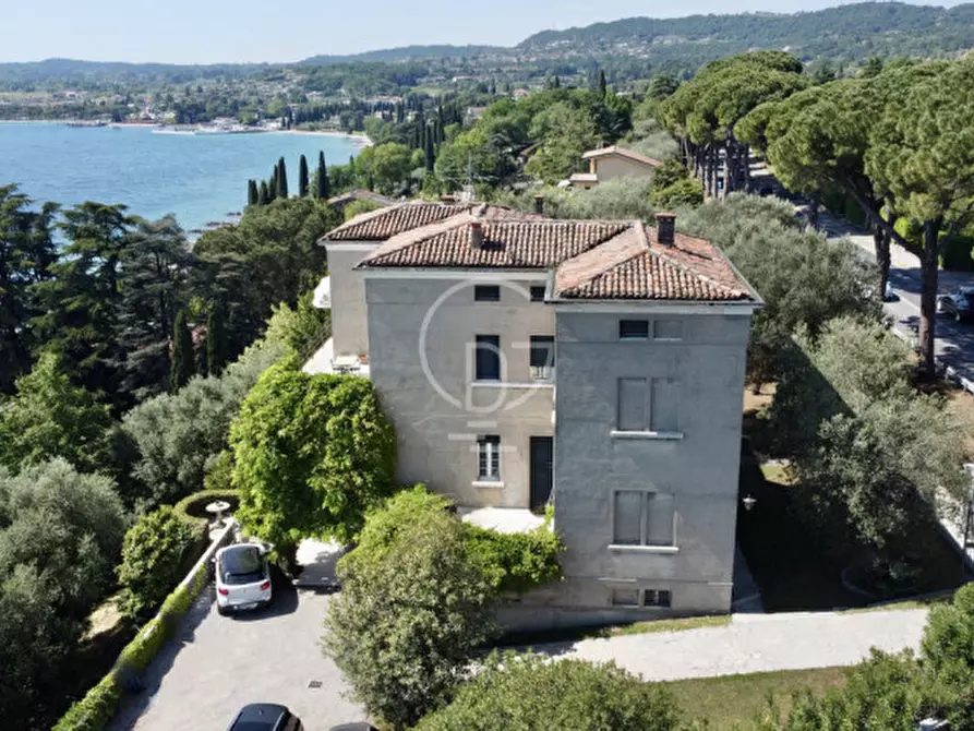 Immagine 2 di Villa in vendita  in Via Guglielmo Marconi a Padenghe Sul Garda