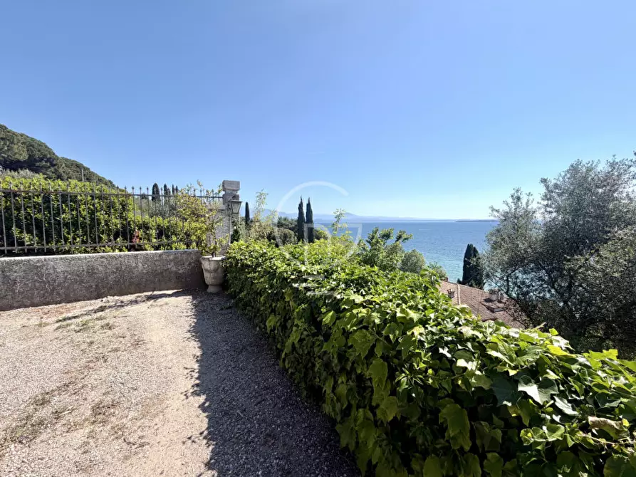 Immagine 17 di Villa in vendita  in Via Guglielmo Marconi a Padenghe Sul Garda