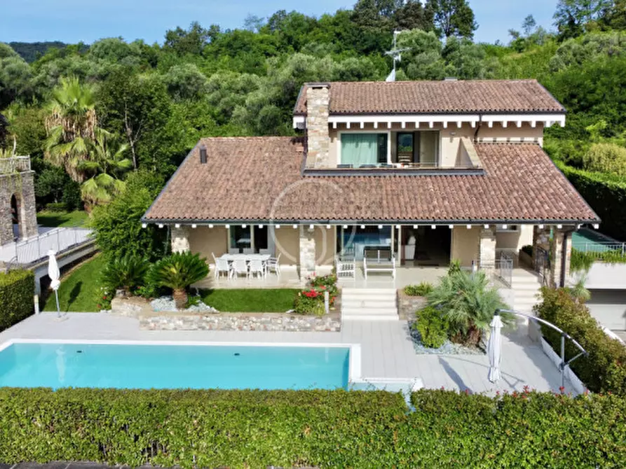 Immagine 1 di Villa in vendita  in Viale Marconi a Padenghe Sul Garda