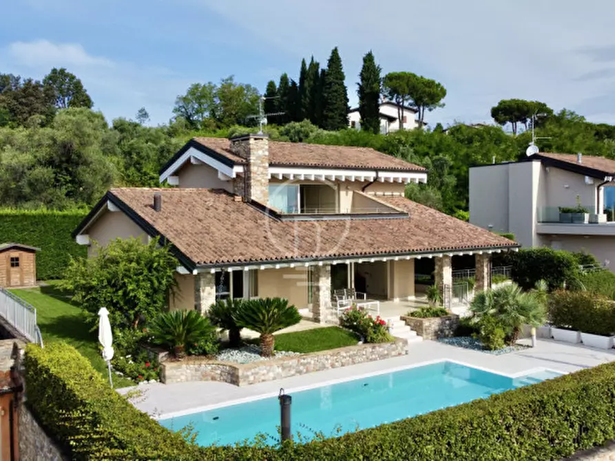 Immagine 2 di Villa in vendita  in Viale Marconi a Padenghe Sul Garda