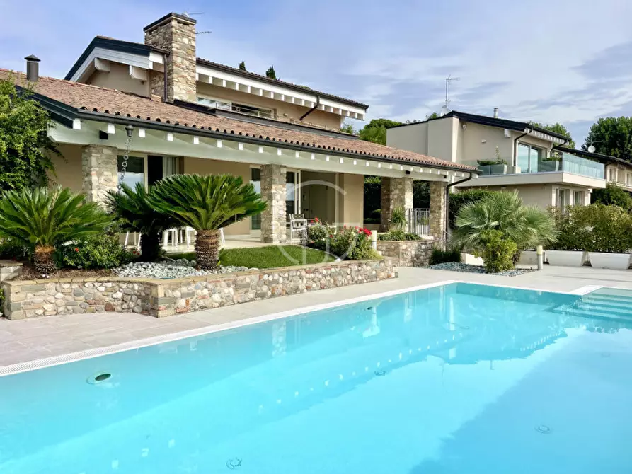 Immagine 5 di Villa in vendita  in Viale Marconi a Padenghe Sul Garda