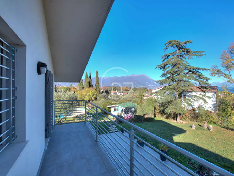 Immagine 1 di Villa in vendita  in Via Leutelmonte a Manerba Del Garda