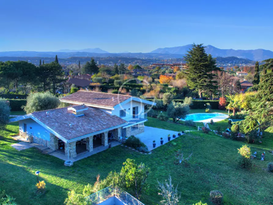 Immagine 2 di Villa in vendita  in Via Leutelmonte a Manerba Del Garda