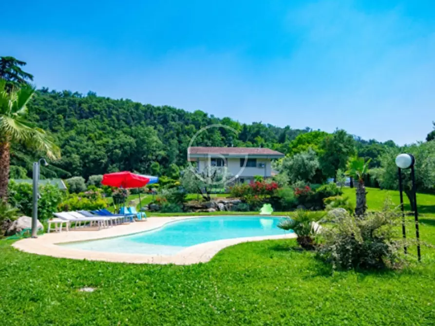 Immagine 5 di Villa in vendita  in Via Leutelmonte a Manerba Del Garda