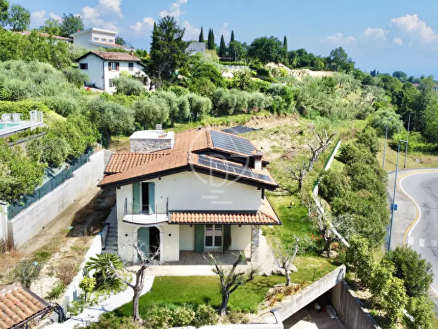 Immagine 2 di Villa in vendita  in Via Gianbattista Vighenzi a Padenghe Sul Garda