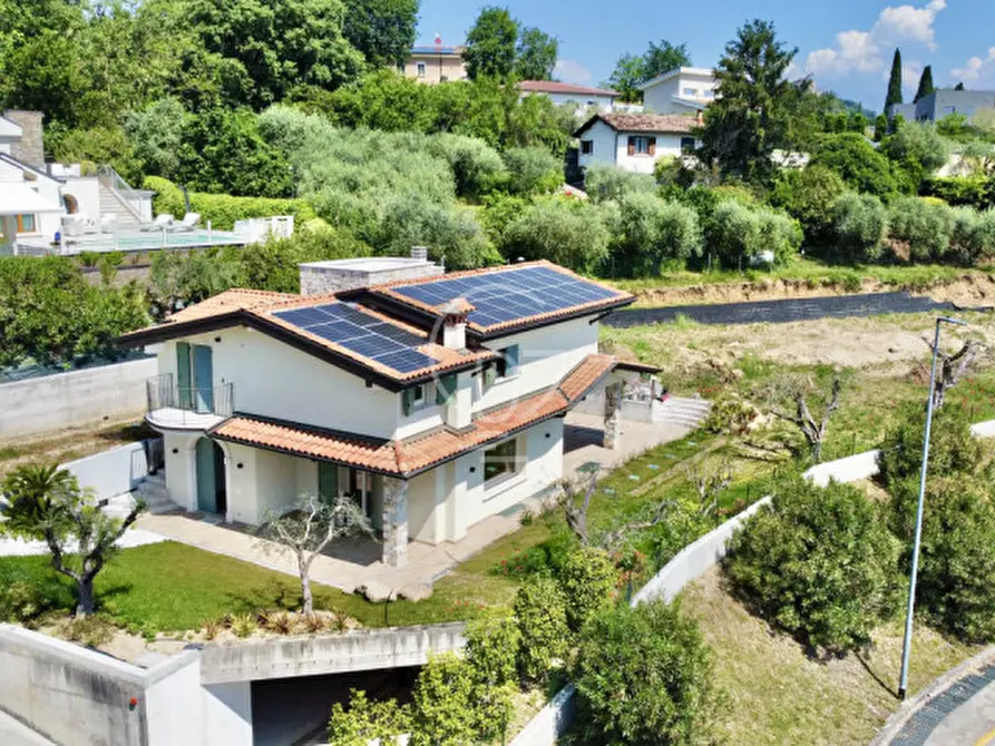 Immagine 3 di Villa in vendita  in Via Gianbattista Vighenzi a Padenghe Sul Garda