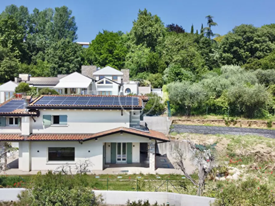 Immagine 5 di Villa in vendita  in Via Gianbattista Vighenzi a Padenghe Sul Garda