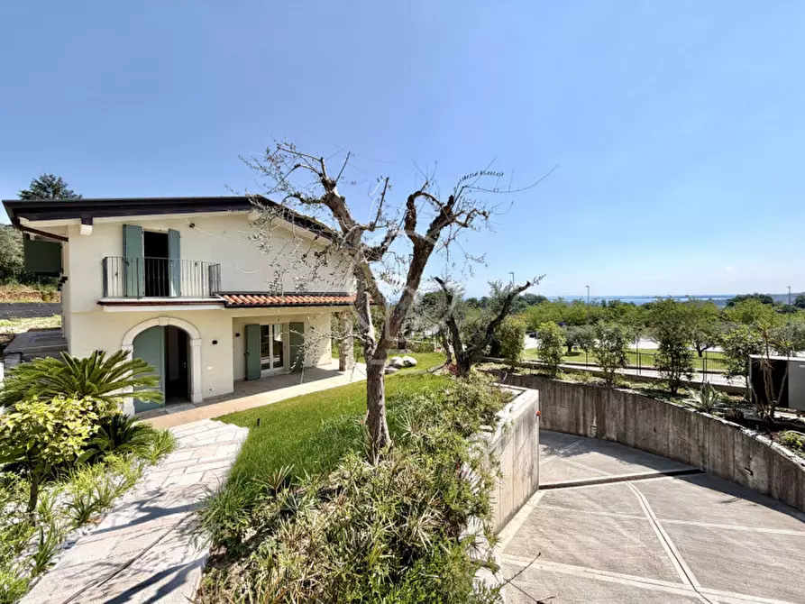 Immagine 6 di Villa in vendita  in Via Gianbattista Vighenzi a Padenghe Sul Garda