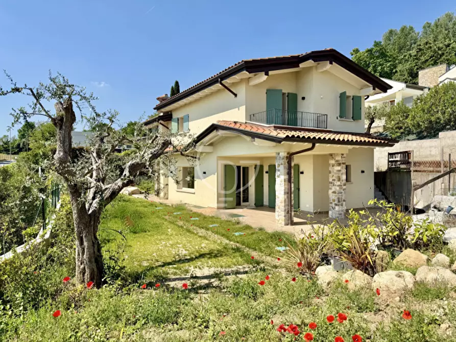 Immagine 8 di Villa in vendita  in Via Gianbattista Vighenzi a Padenghe Sul Garda