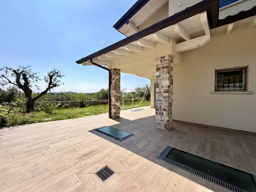 Immagine 9 di Villa in vendita  in Via Gianbattista Vighenzi a Padenghe Sul Garda