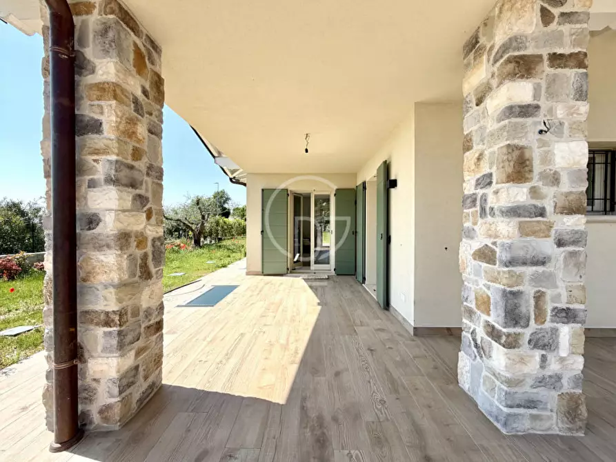 Immagine 10 di Villa in vendita  in Via Gianbattista Vighenzi a Padenghe Sul Garda