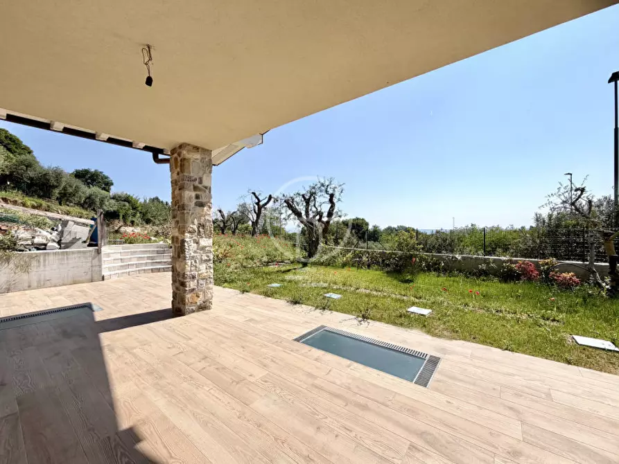Immagine 11 di Villa in vendita  in Via Gianbattista Vighenzi a Padenghe Sul Garda