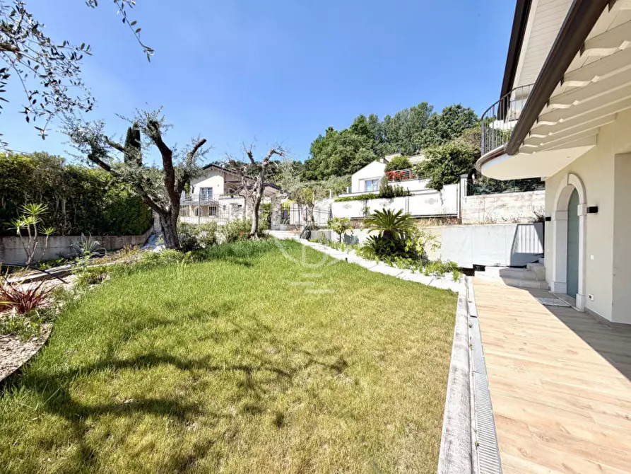 Immagine 12 di Villa in vendita  in Via Gianbattista Vighenzi a Padenghe Sul Garda