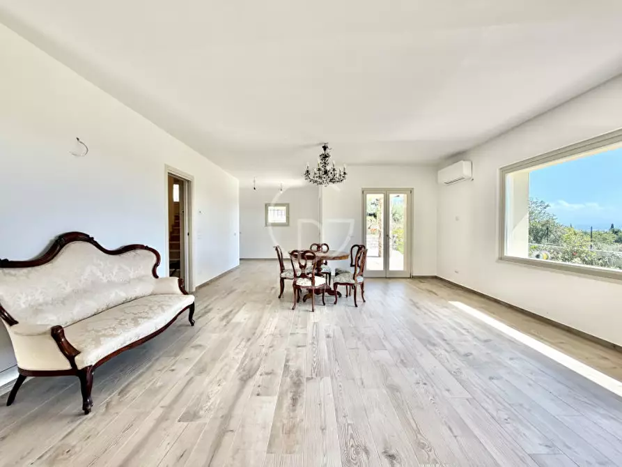 Immagine 16 di Villa in vendita  in Via Gianbattista Vighenzi a Padenghe Sul Garda
