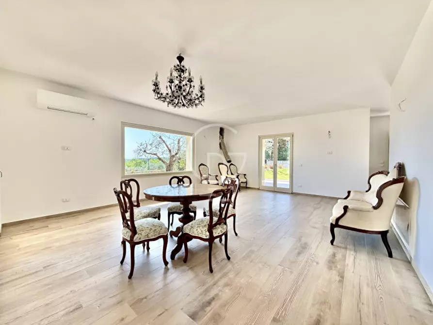 Immagine 17 di Villa in vendita  in Via Gianbattista Vighenzi a Padenghe Sul Garda