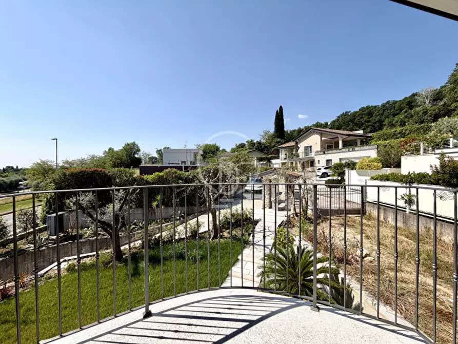 Immagine 29 di Villa in vendita  in Via Gianbattista Vighenzi a Padenghe Sul Garda