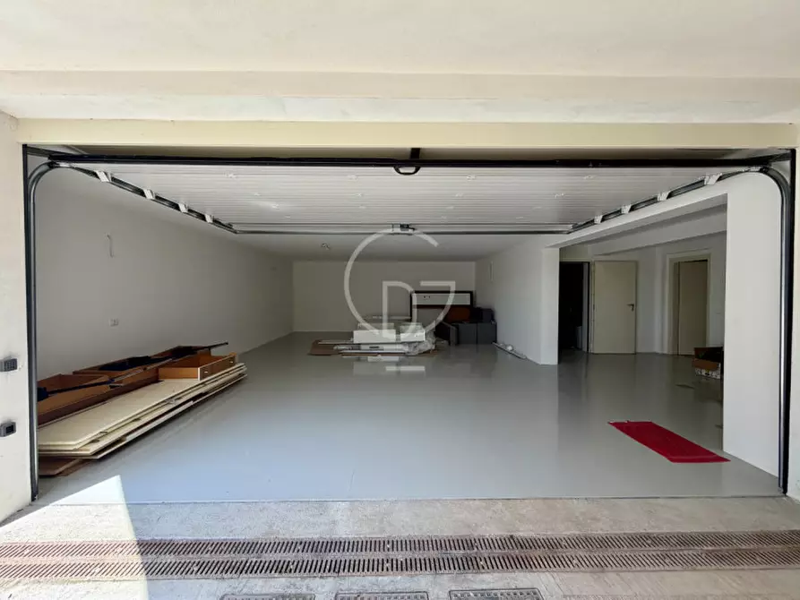 Immagine 36 di Villa in vendita  in Via Gianbattista Vighenzi a Padenghe Sul Garda