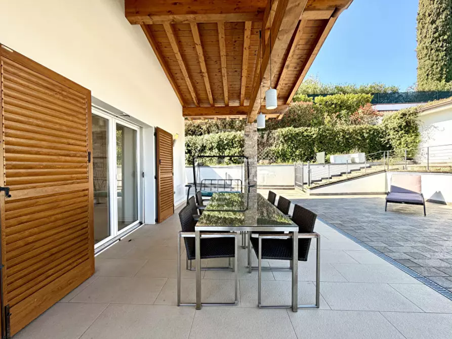 Immagine 3 di Villa in vendita  in Via Castellana a Soiano Del Lago