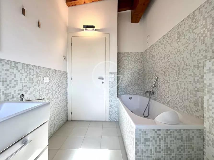 Immagine 34 di Villa in vendita  in Via Castellana a Soiano Del Lago