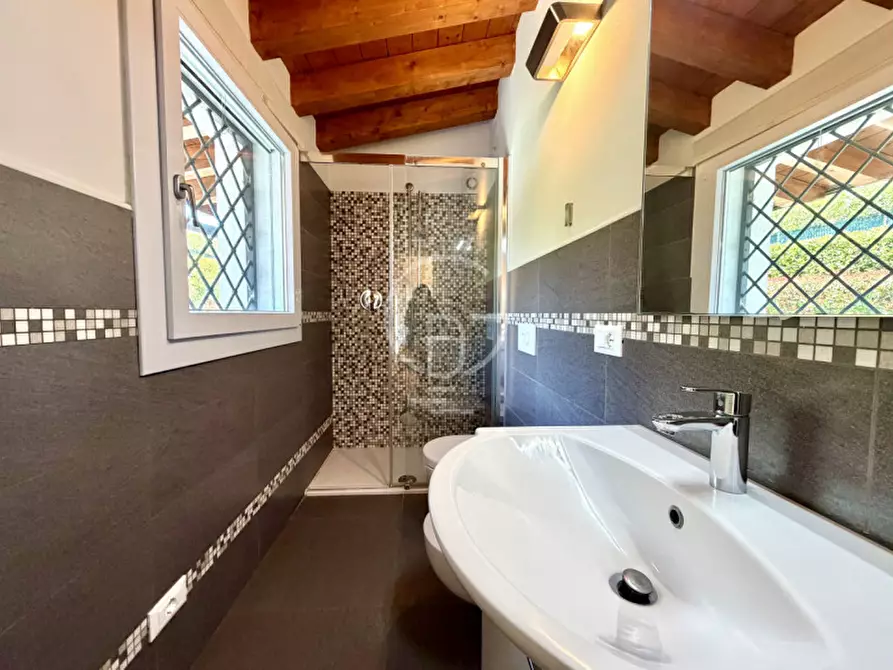 Immagine 35 di Villa in vendita  in Via Castellana a Soiano Del Lago