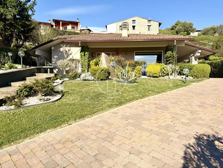 Immagine 1 di Villa in vendita  in Via Amedeo Ciucani a Soiano Del Lago