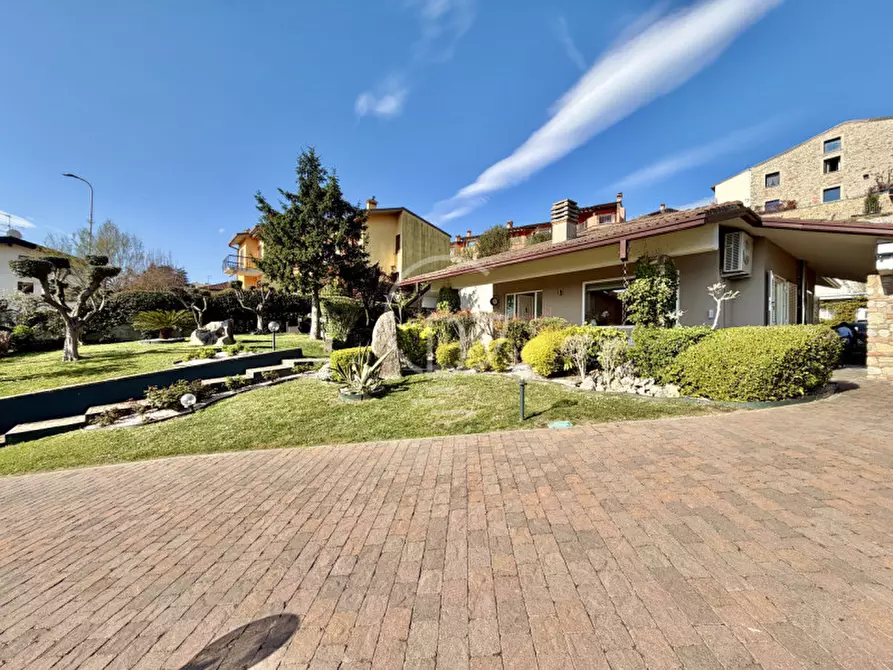 Immagine 2 di Villa in vendita  in Via Amedeo Ciucani a Soiano Del Lago
