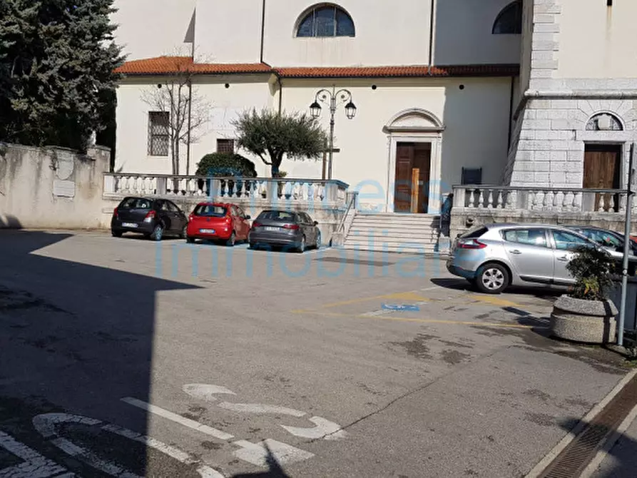 Immagine 2 di Negozio in vendita  a Piovene Rocchette