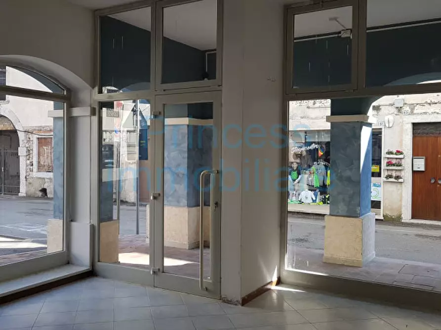 Immagine 4 di Negozio in vendita  a Piovene Rocchette