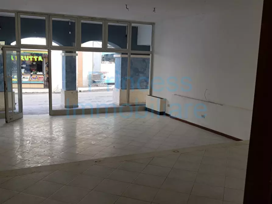 Immagine 9 di Negozio in vendita  a Piovene Rocchette